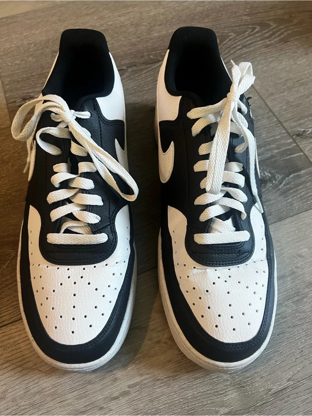 Nike Men’s Black and White Low-Top Sneakers - Classic Swoosh court Low